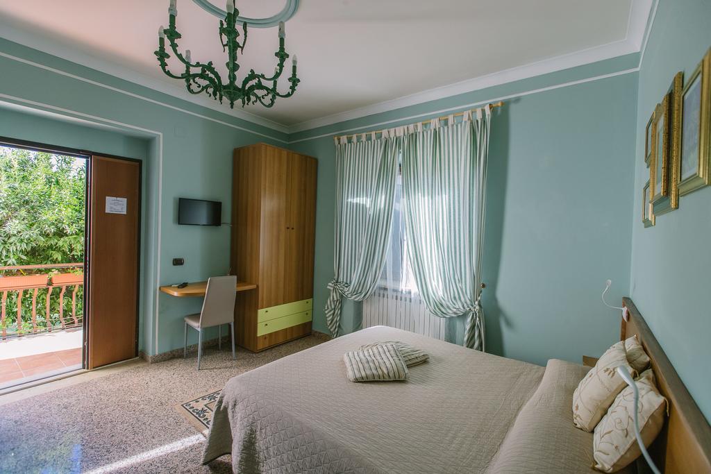B&B Villa Francesca ソヴェラート・マリーナ エクステリア 写真