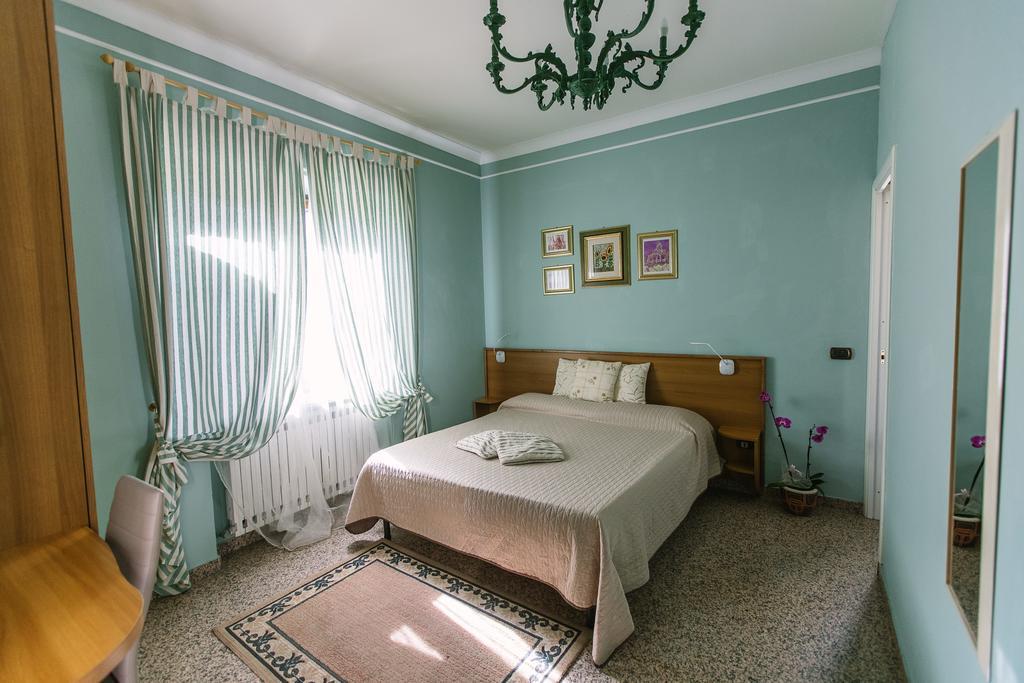 B&B Villa Francesca ソヴェラート・マリーナ エクステリア 写真